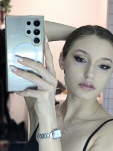 AvelinaScheppsomething from a photo shoot图片 6