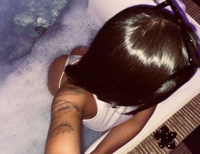 Paulina_Lopezz a jacusi day Immagine  2