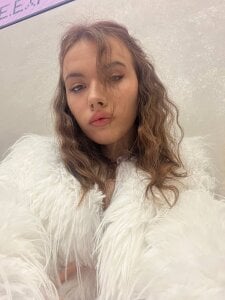 CeyaLier In a white fur coat Pic 2