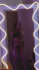 Hello de PEACHY_TAY  2 photos