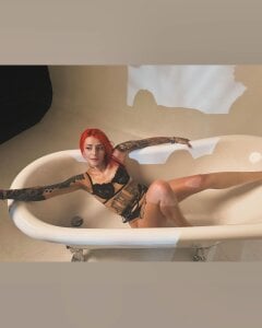 _Lucy_Star_ a fair shower? Pic 3