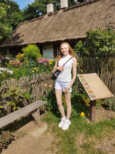 _Carrie_ Public Pic 7