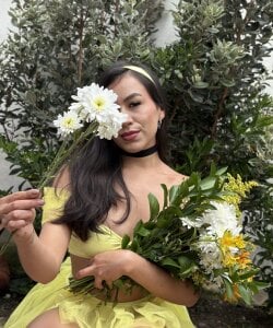 EmiGomez_ 🌹 A rose, a look, and pleasure awakens Pic 3