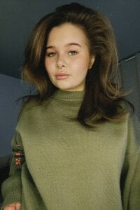 Anna_Nicol The sweater is comfortable! Pic 4