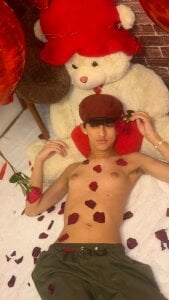 Michaelkoivの“Your hottest Valentine's Day starts here.”の枚の写真