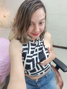 ArianaSommers What's under my skirt? Foto 2