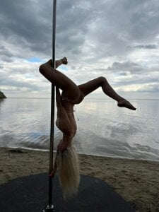 Flora_Amber Public Pic