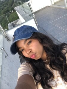 SaraEbony_Public Bild