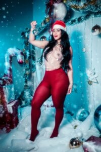 BellaFernandez__ MERRY CHRISMAS Pic 5