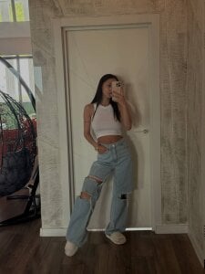 DeliaPesta funny photos Hình