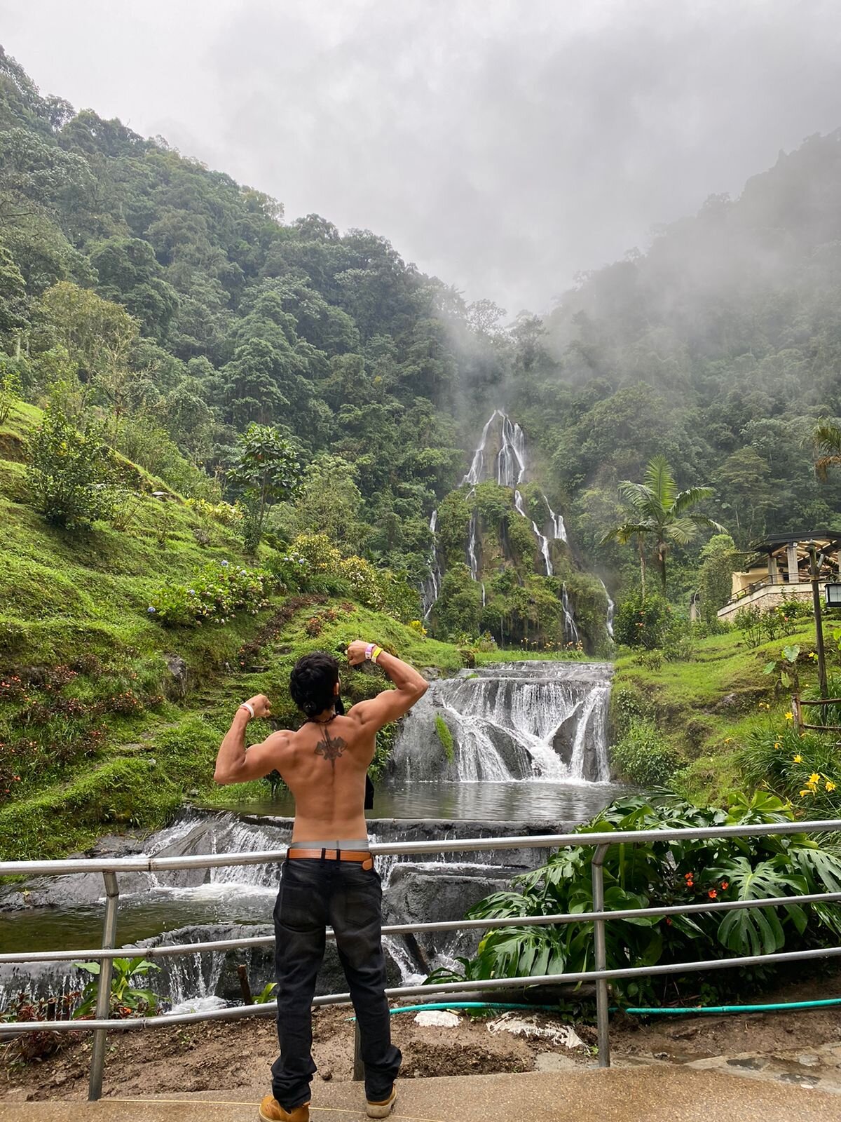 ArturoCardona_ Trending Plaatje 8227