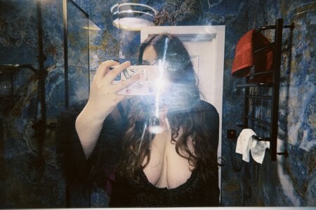 LuxSopphia Bathroom Gambar