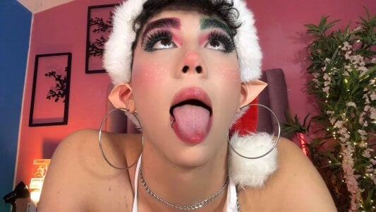 Kheyler_1 Merry Christmas wishes you your big and beautiful femboy Kheyler!🎄 Pic