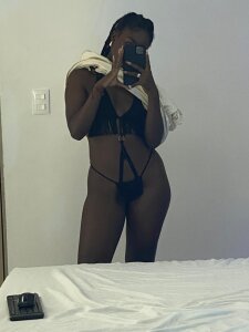 CharlotteTarlor Public Pic 6