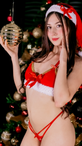 SofiJones_ Christmas my favorite time 🎉🔥 Pic