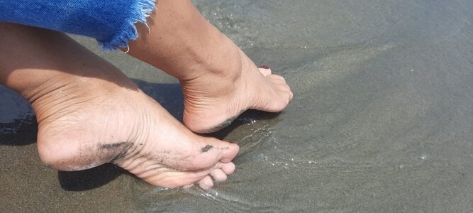 Elayha_28 my feet like the sand the most Foto