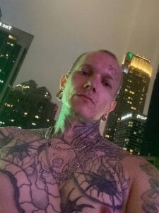 paulvelvet Travelling Pic 4