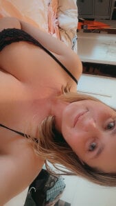 Blondie955 Public Pic 9