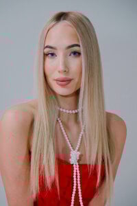 MaryDavies Do you think red suits me? <3 зображення 7