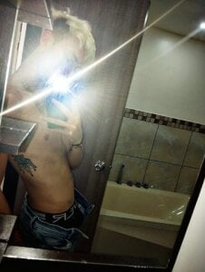 In_my_room_anything_goes cool axel Pic