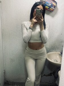 Emily_andrews Public Gambar 6