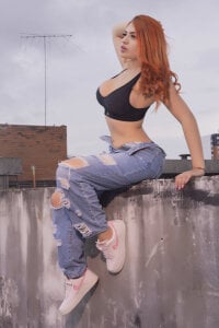 Elyn_Leones outsideee Foto 2