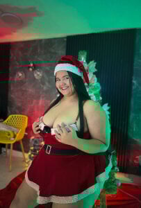 ValenTitis Hotter than Christmas chocolate 🍫🔥 Pic