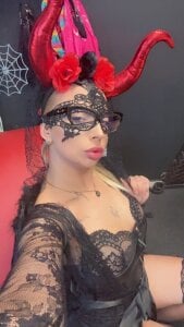 OliviaSmith haloween Pic 2