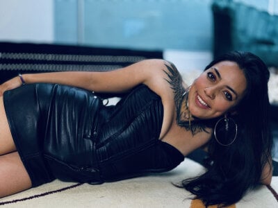 LiaMonroee_ elegant hot 😈🖤 Pic 6