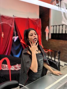 KikiVelvet Let me drain you out🦇 Pic 8