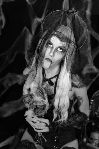 Lunamistyc 💋 My lips taste like midnight Pic 4