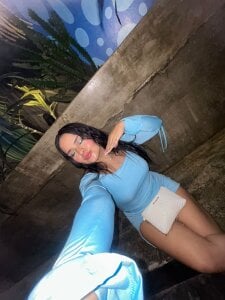 ayla13_ “Feeling a little dangerous in blue 💙”  4. fénykép