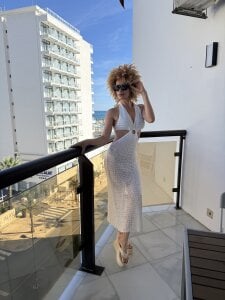 Alexa_Duque34 beach day Pic 9