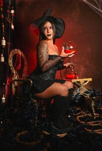 SheylaBakerr Be careful! You might fall under my spell. 🧙‍♂️ Pic 2