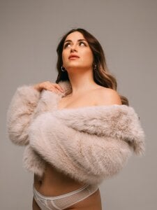 LanaEliseのLuxury in the flesh😏🎄の 3枚の写真