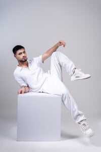 EdwardRoss_ In white صورة واحدة|EdwardRoss_ In white صورتان|EdwardRoss_ In white  6 صور|EdwardRoss_ In white  6 صورة