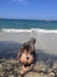 jasmyne_anbar Beach🌊☀️ Pic 3