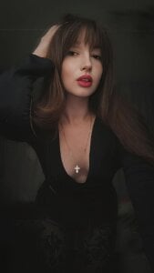 VioletKorineck mememe Pic