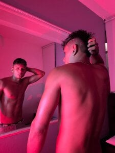 Jamesshott_ kullanıcısının Red Room albümü -  2 fotoğraf