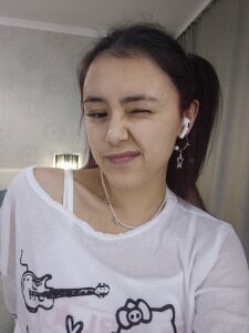 VerlieChahal Cute white รูป 