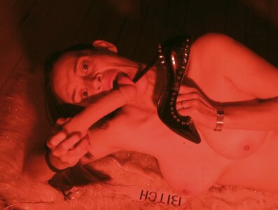 Zdjęcia LeanaMaturee “Messy… but ready to welcome you 💕✨” “Tell me… do you like me more like this, natural? 💖🥺”:  2