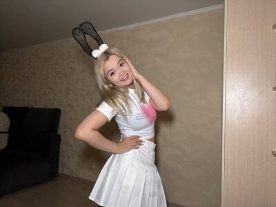CarolannSide cute bunny Pic 2