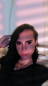 arthemisa_hot 👀 Gaze between shadows 🕶️ Pic