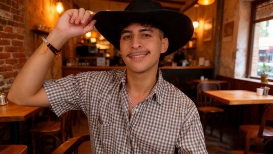 Alan_Del_Reyx guys I look like a big sexy cowboy or what do you think Bilde