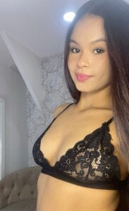 So Hot 💥 de amara_rousse  2 photos