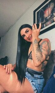 ArianaRosee Public Pic 5