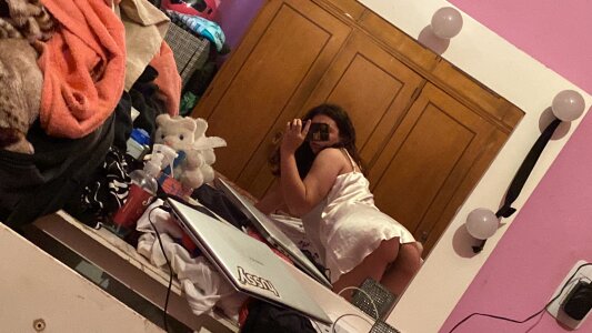 Mia2101 Public Poză 3