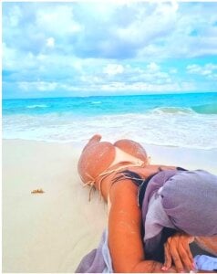 _Isabella_1 beach day Pic 4