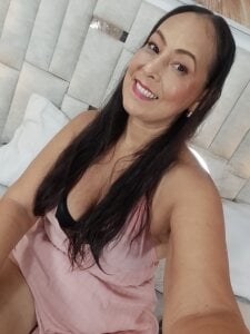 Sara_BigAss- pink Pic