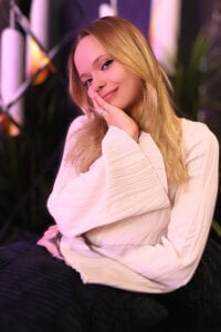 lucy_loy Strawberry Kiss Pic 4